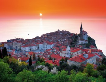 Sonnenuntergang bei Piran &copy; EUROPHOTOS-shutterstock.com/2013