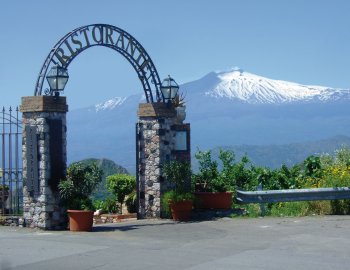 Blick auf den Ätna © Volker Schwere - stock.adobe.com