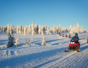 Schneemobilfahrt © Delphotostock - stock.adobe.com