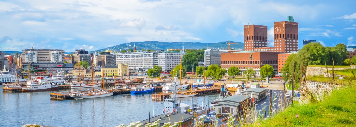 Rathaus und Hafen Oslo